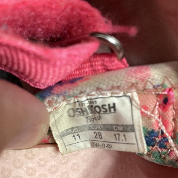 🥳 4/$25 Girls Osh Kosh size 11 adjustable sandals- pink - Picture 4 of 4
